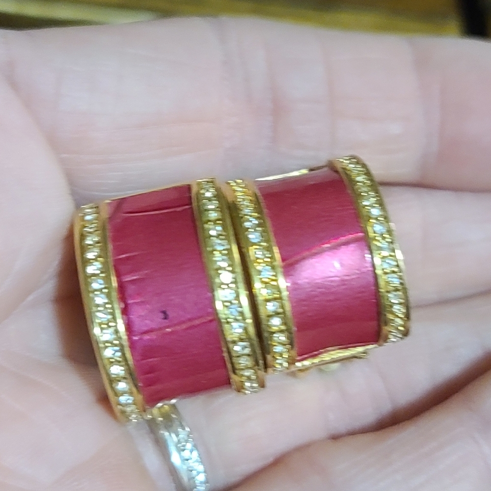 Joan Rivers Magenta and gold hoop style clip on earrings